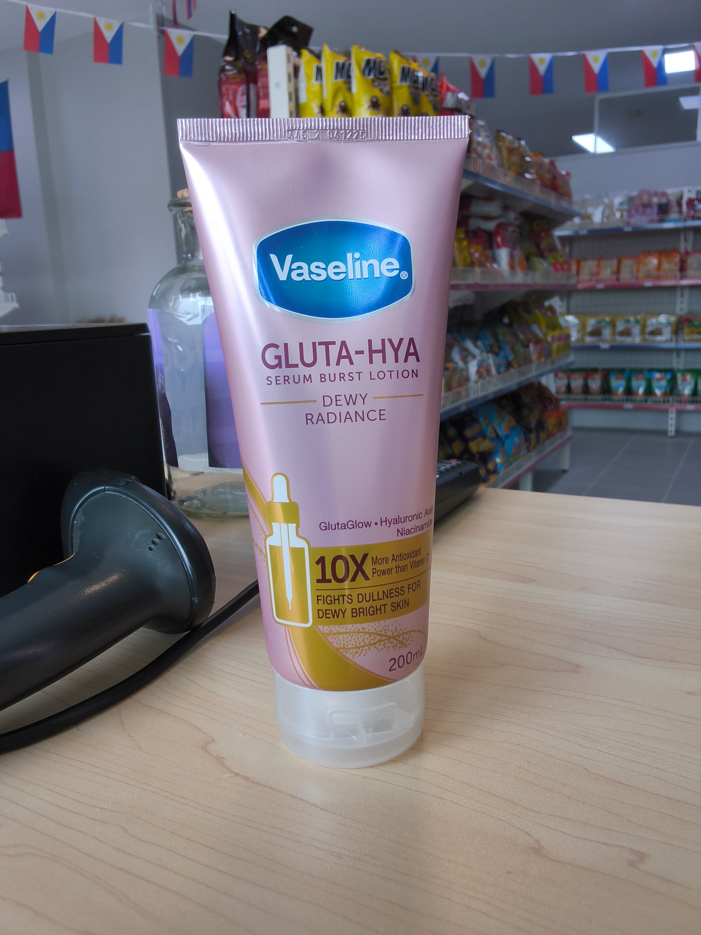 Vaseline Gluta -HYA Serum Burst Lotion Dewy Radiance 200ml